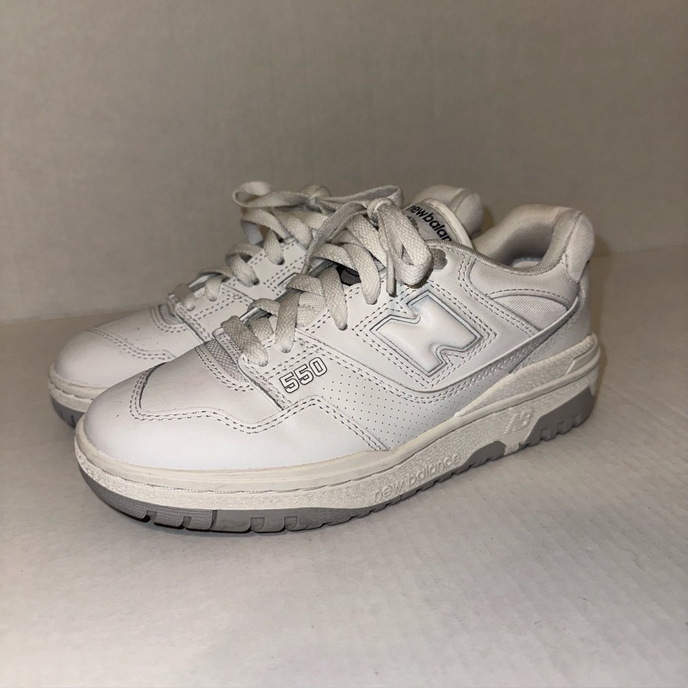 New Balance 550 Mens Size 5 White Grey Athletic Shoes Casual white sneakers